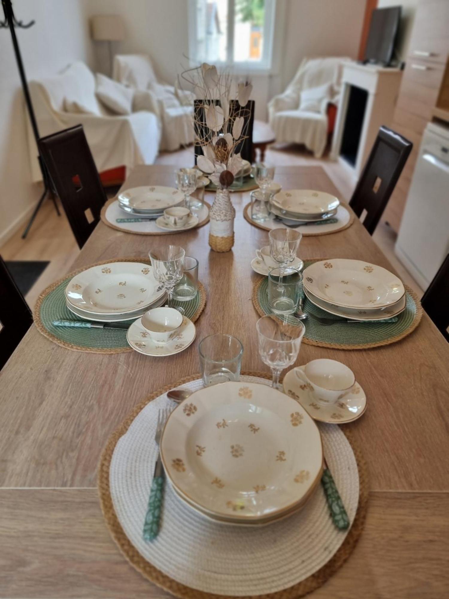 L Essentiel Gite Pour 6 Personnes Sireuil  Extérieur photo
